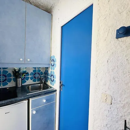 Confortable Avec Kitchenette - Pres De La - Fr-1-63-363 *